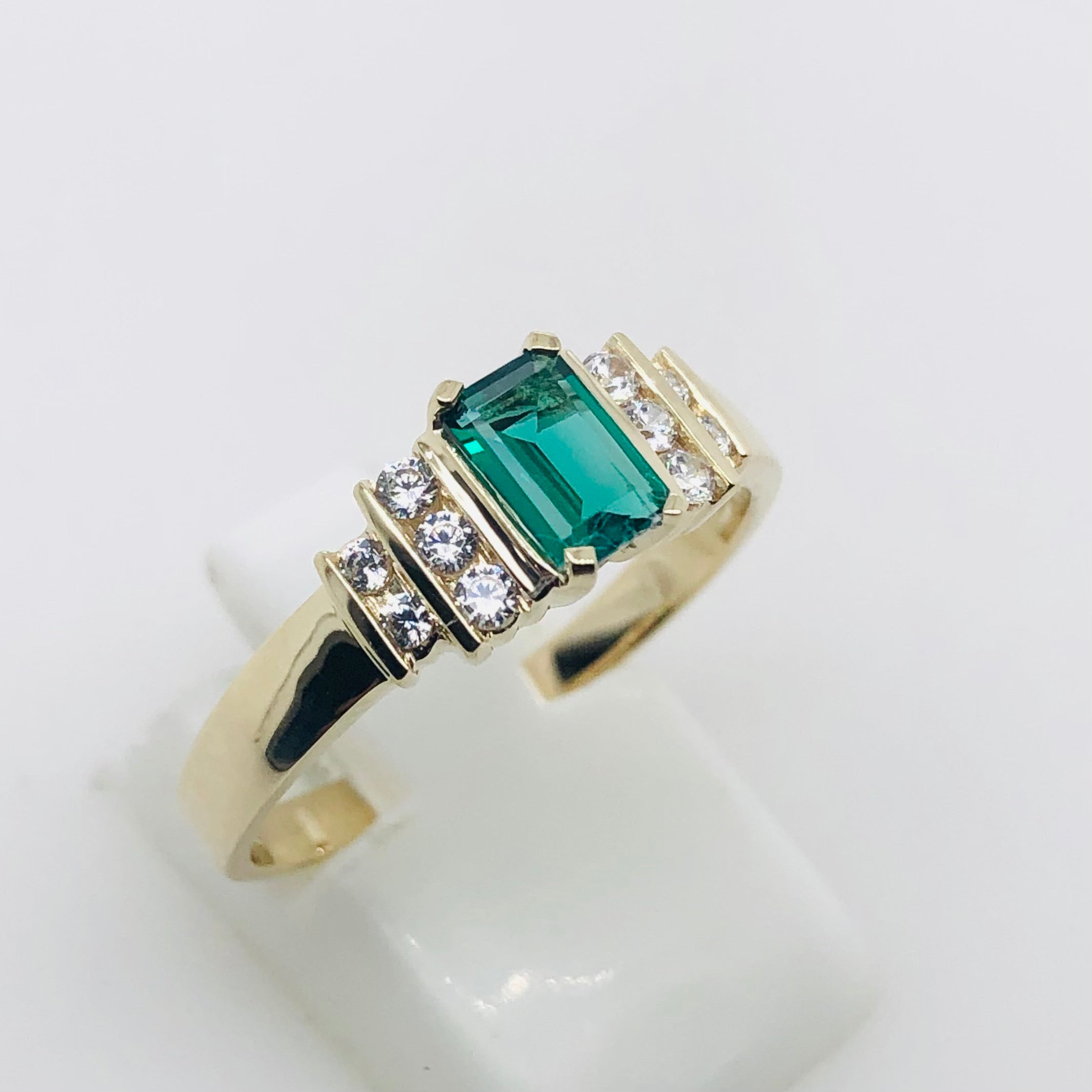 9ct Yellow Gold 6x4 Rectangle Biron Emerald With Cubic Zirconia Ring Gold Rings 