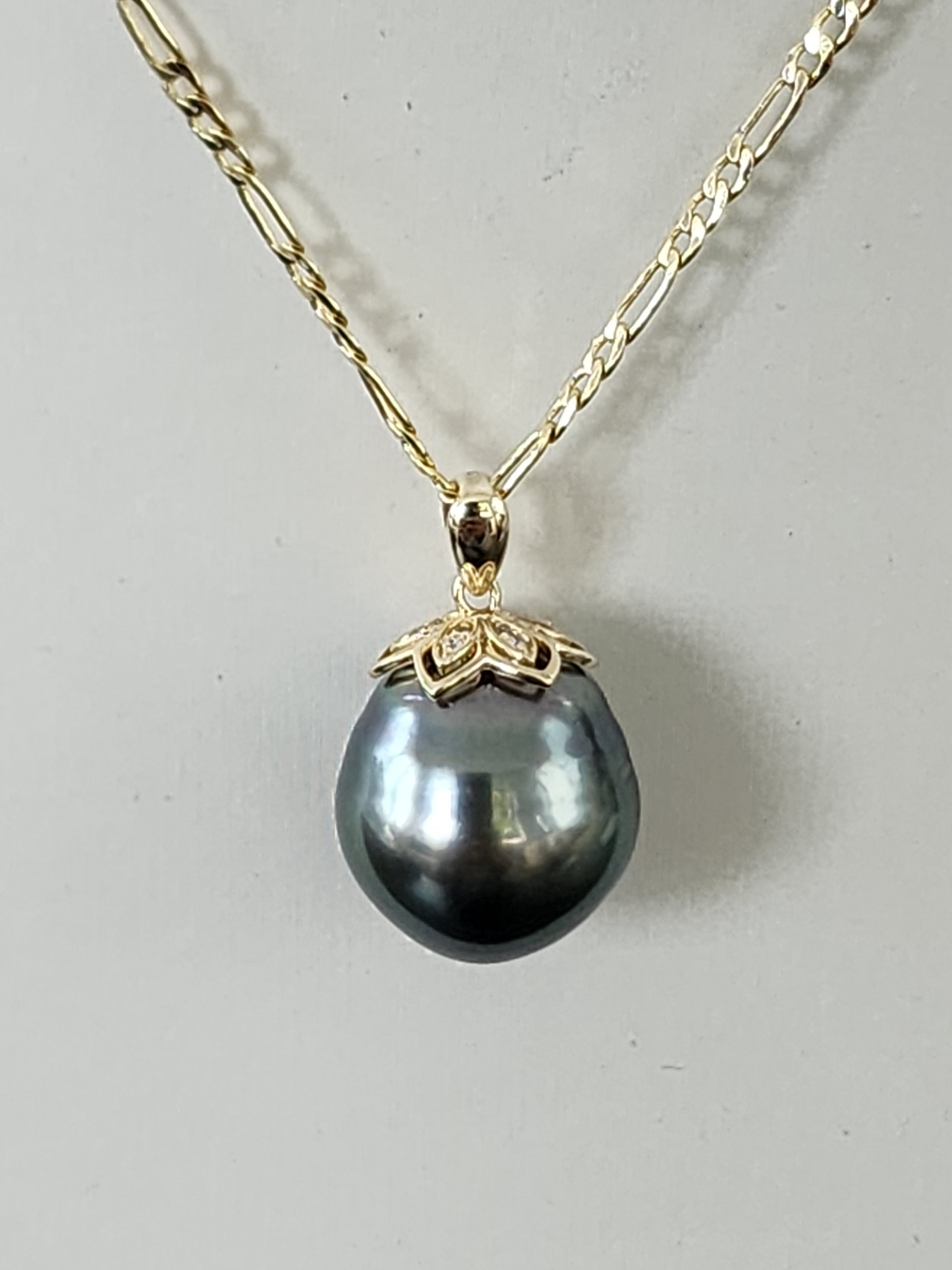 9ct Yellow Gold 14mm Round Teardrop Cook Island Black Pearl with Diamond Set Cap Gold Pearl Jewellery, Pearl Jewellery 