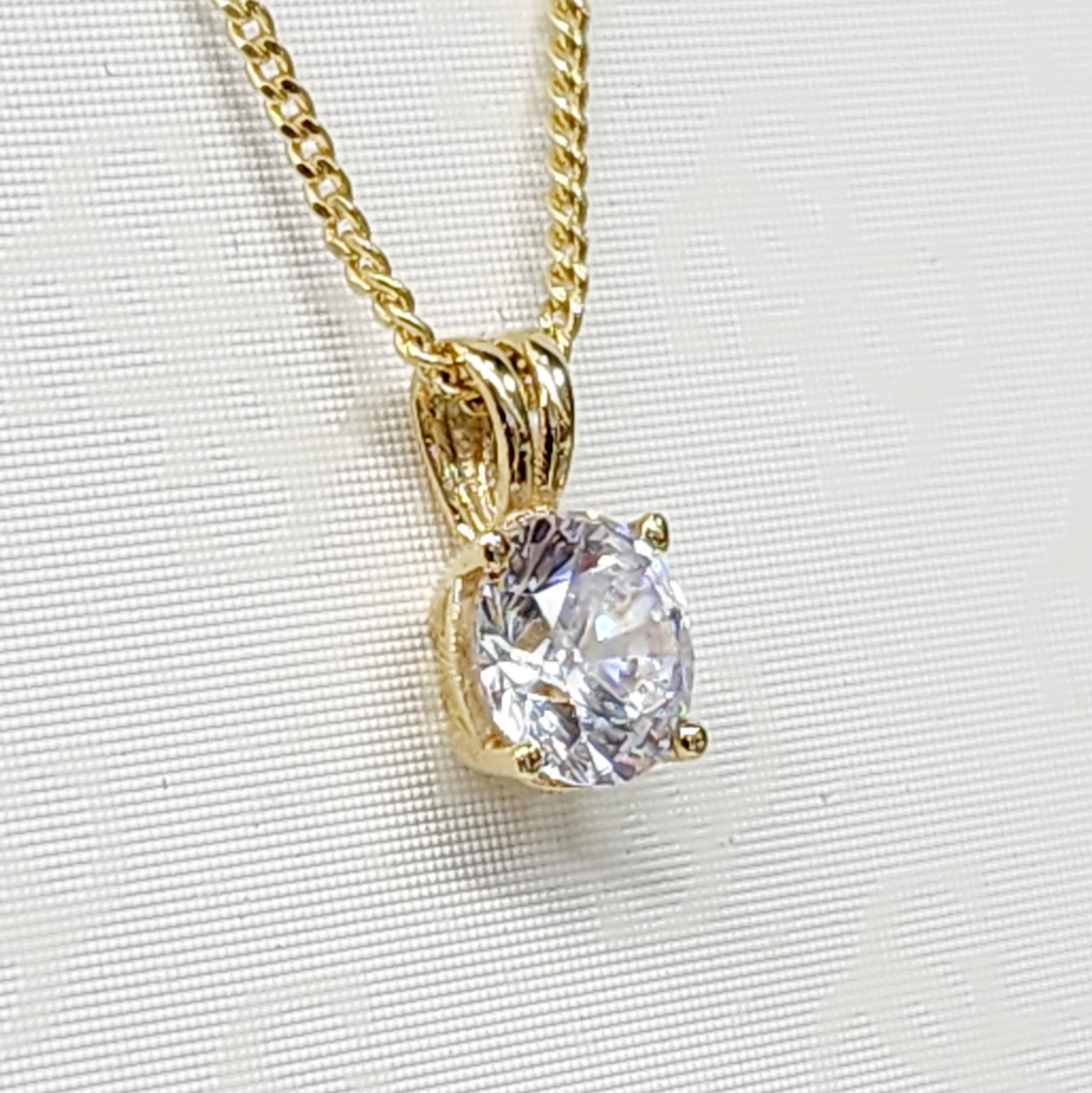 9ct Yellow Gold 6.2mm Four Claw Cubic Zirconia Set Pendant Gold Bracelets 